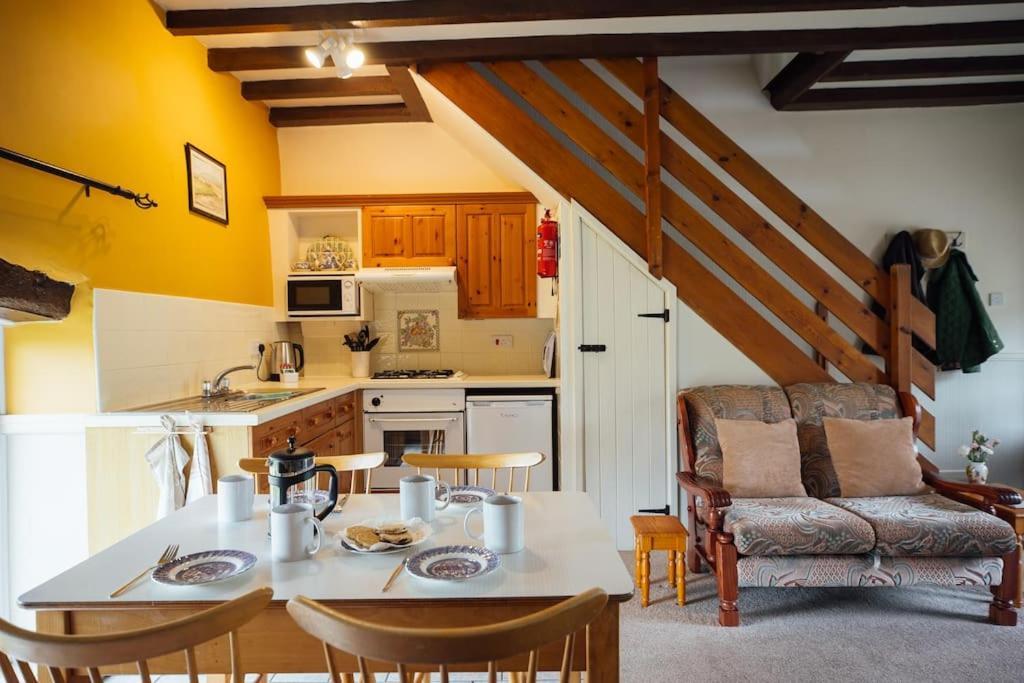 Barn Cottage - Family-Friendly Cottage With Heated Indoor Pool 哈佛威斯特 外观 照片