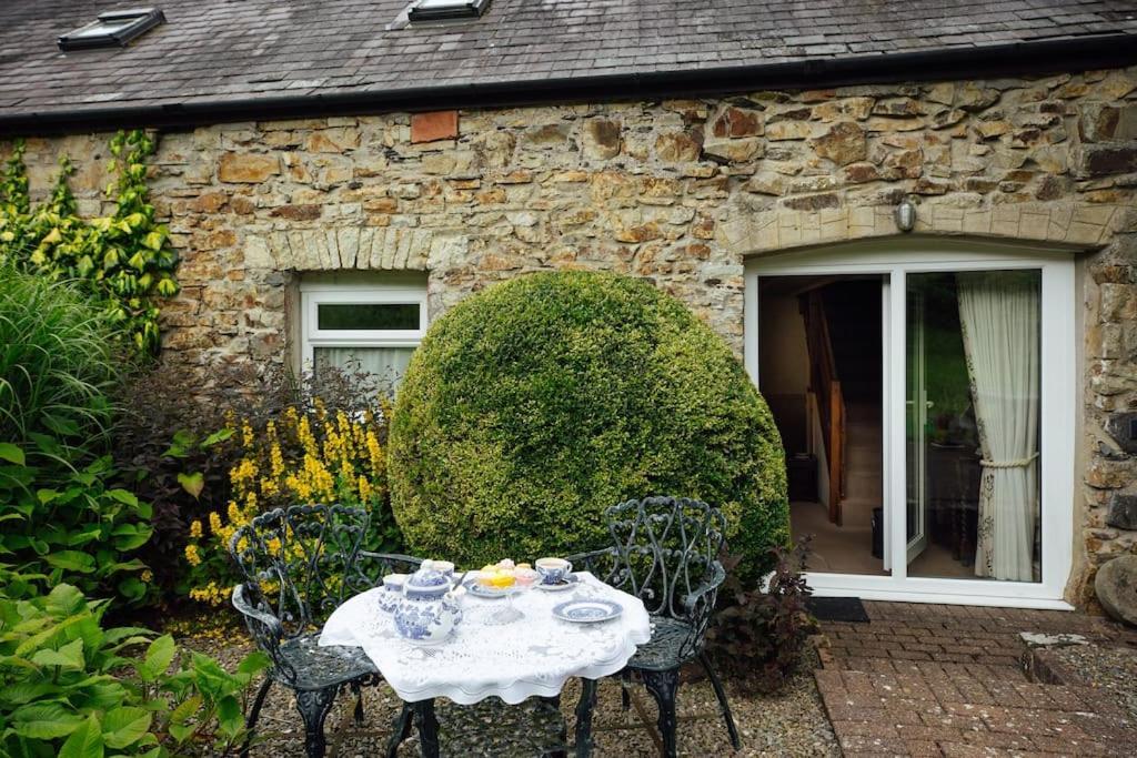 Barn Cottage - Family-Friendly Cottage With Heated Indoor Pool 哈佛威斯特 外观 照片