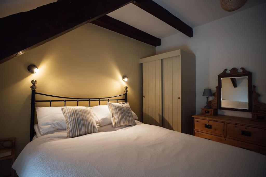 Barn Cottage - Family-Friendly Cottage With Heated Indoor Pool 哈佛威斯特 外观 照片