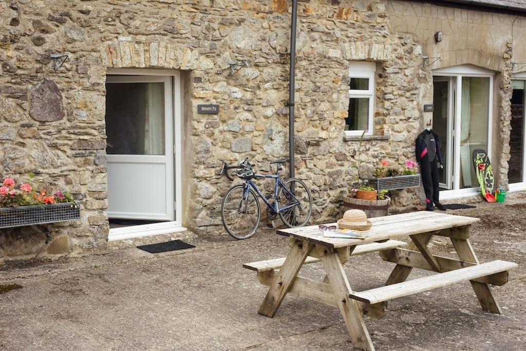 Barn Cottage - Family-Friendly Cottage With Heated Indoor Pool 哈佛威斯特 外观 照片