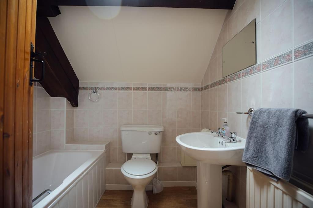 Barn Cottage - Family-Friendly Cottage With Heated Indoor Pool 哈佛威斯特 外观 照片