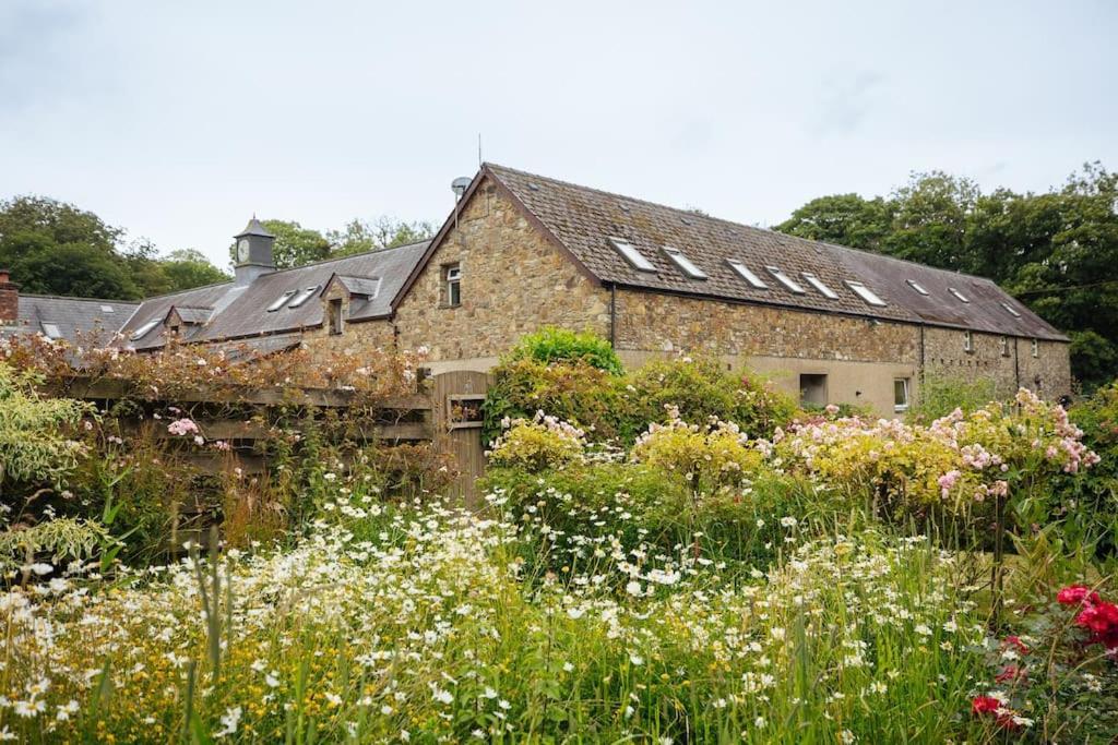 Barn Cottage - Family-Friendly Cottage With Heated Indoor Pool 哈佛威斯特 外观 照片