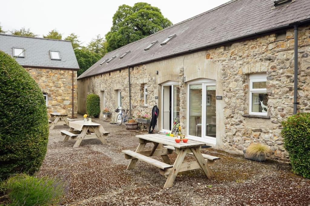 Barn Cottage - Family-Friendly Cottage With Heated Indoor Pool 哈佛威斯特 外观 照片